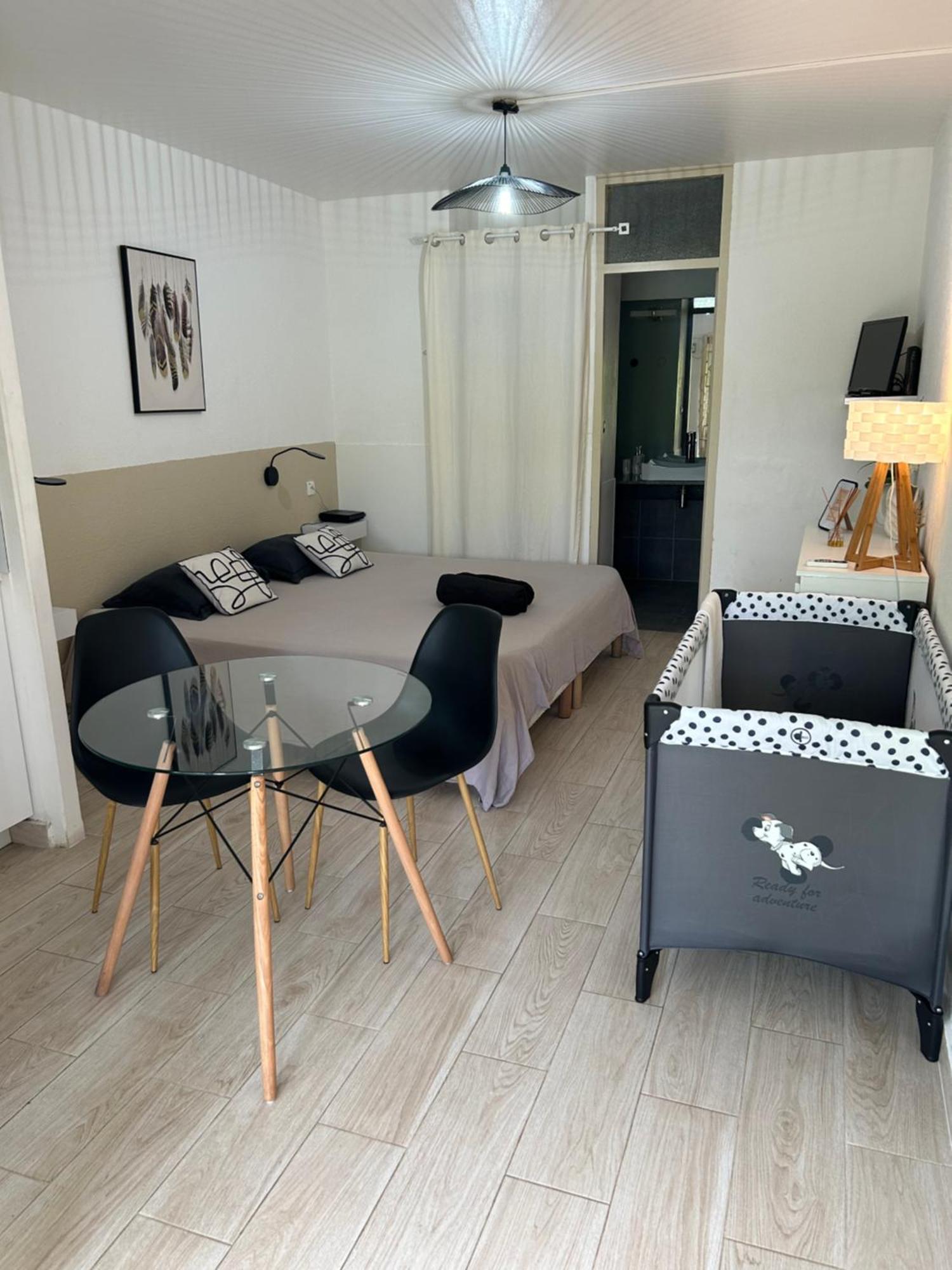 Superbe Studio Avec Piscine, Au Coeur De La Marina! Village Soleil ! Proche Aeroport & Ferry ル・ゴジエ エクステリア 写真