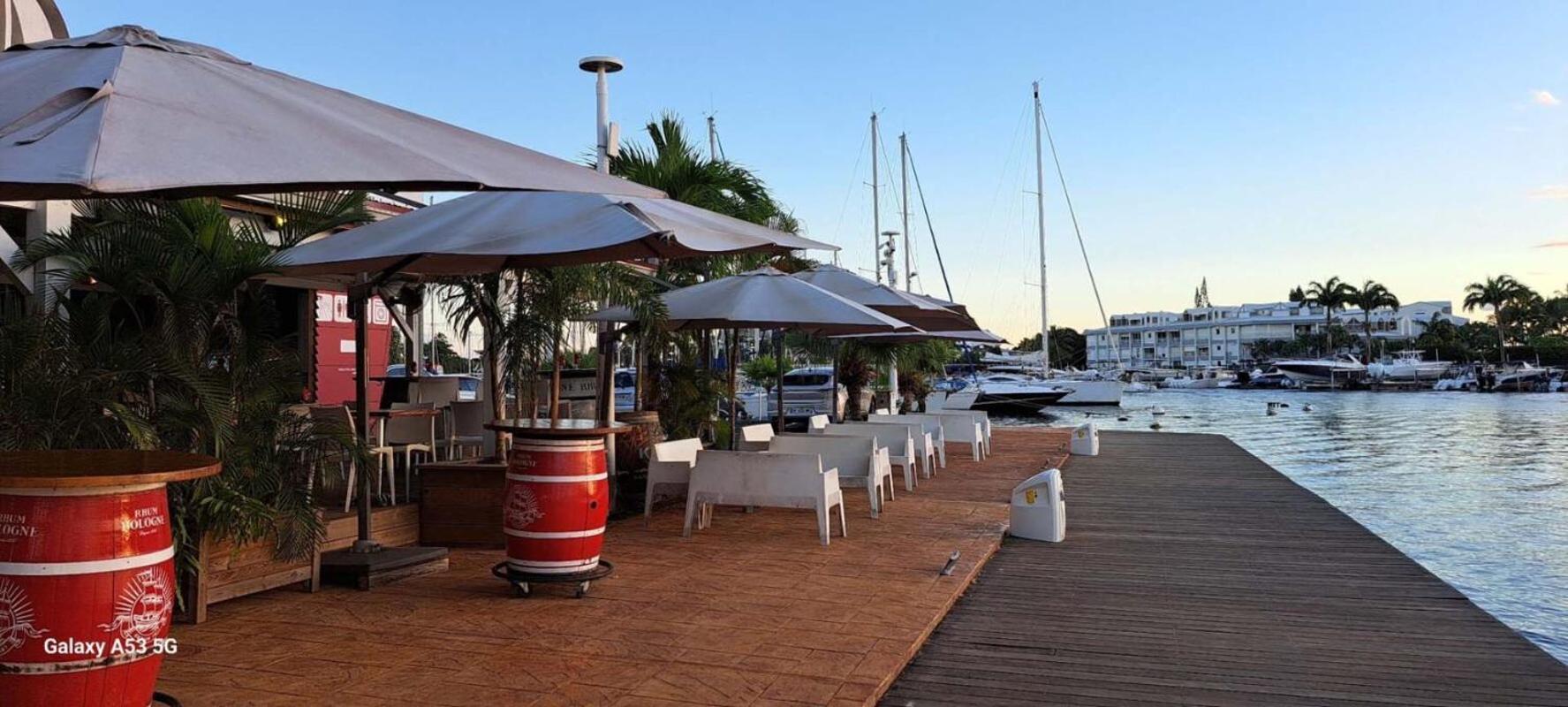 Superbe Studio Avec Piscine, Au Coeur De La Marina! Village Soleil ! Proche Aeroport & Ferry ル・ゴジエ エクステリア 写真